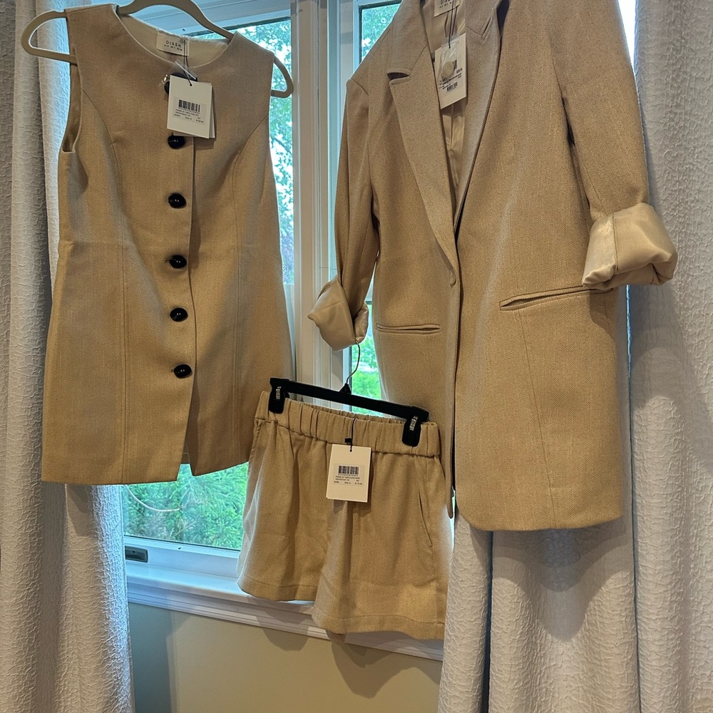 DISSH Beige Women's Suit Set